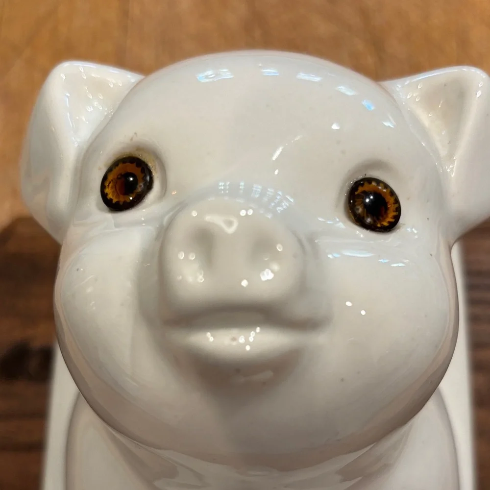 Vintage White Ceramic Pig Wall Mount - Towel & Apron Holder